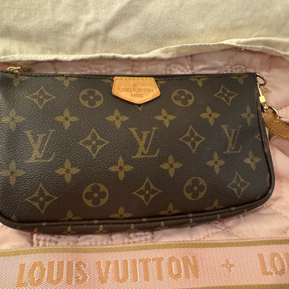 Louis Vuitton Pochette Cross Body - Picture 5 of 13